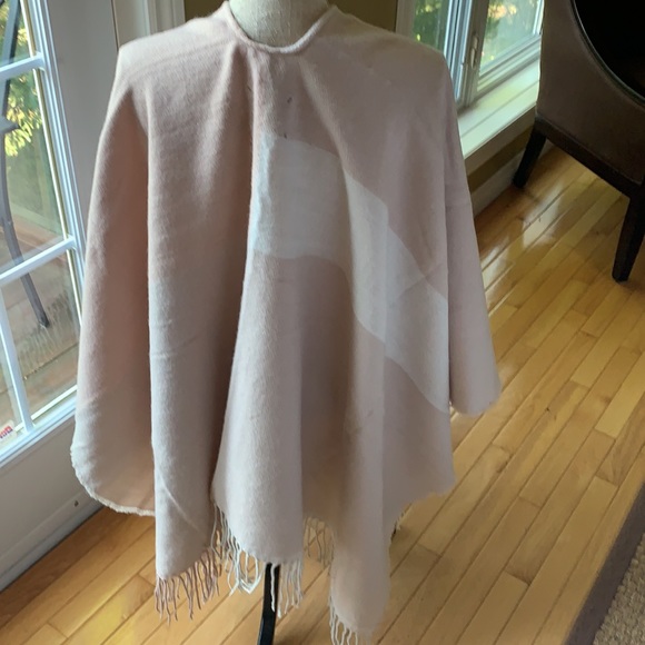 BN Soia & Kyo pink shawl - Picture 5 of 5